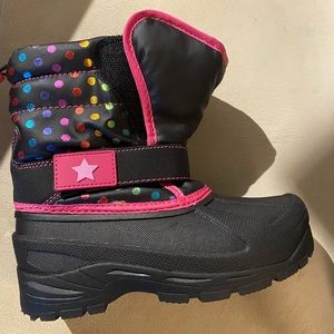 Brand new snow boots worn only once.